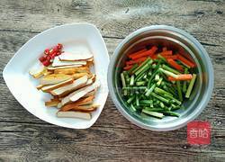 蒜薹炒香干的做法图解1