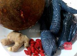 椰子煲乌鸡汤的做法图解1