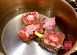  #春宴# 萝卜炖牛尾的做法图解2