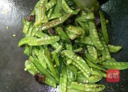 腊肉炒荷兰豆的做法图解4