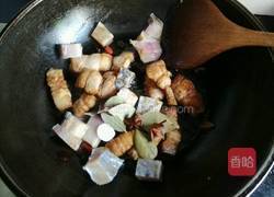 五花肉红烧咸鱼的做法图解6
