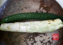 莴笋拌黄瓜的做法图解1