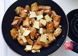 胡萝卜芹菜闷排骨的做法图解2