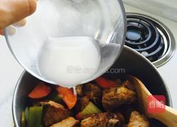 胡萝卜芹菜闷排骨的做法图解7