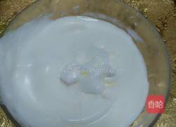 奶油草莓蛋糕卷的做法图解2