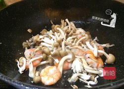 蚝油蟹味菇韭菜炒虾仁的做法图解4