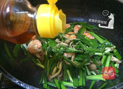 蚝油蟹味菇韭菜炒虾仁的做法图解7