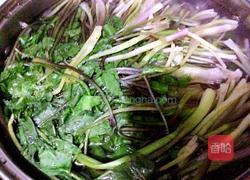 猪肉山芹菜饺子的做法图解2
