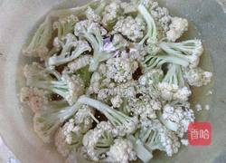 菜花炒肉的做法图解1