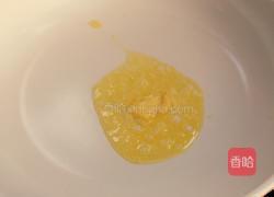 草莓鸡蛋卷的做法图解2