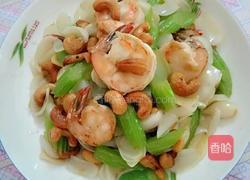 百合芹菜腰果炒虾仁的做法图解8