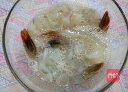 百合芹菜腰果炒虾仁的做法图解2