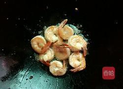 百合芹菜腰果炒虾仁的做法图解4