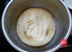 香肠披萨的做法图解1