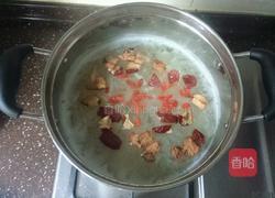百合红枣枸杞银耳羹的做法图解4