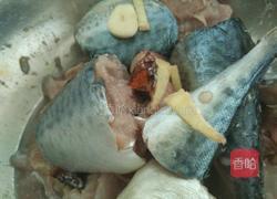 红烧青鱼的做法图解1