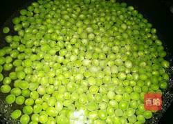 春色之豌豆鸡丁的做法图解4
