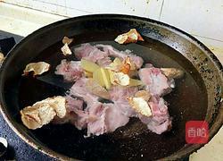 天麻罗卜排骨汤的做法图解3