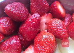 自制草莓酱的做法图解1