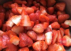 自制香甜草莓酱的做法图解1