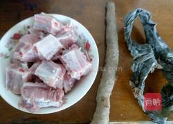 海带排骨汤的做法图解1