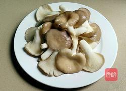 秀珍菇炒肉的做法图解2