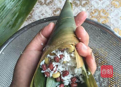 红豆/黄豆/糯米粽子的做法图解6