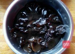 芹菜木耳炒肉的做法图解3