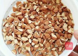 桃仁牛轧糖的做法图解3