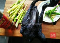 野山笋炖乌鸡汤的做法图解1