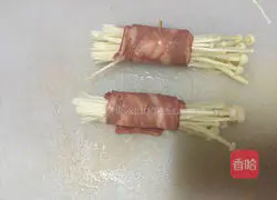 Illustration of how to make bacon enoki mushrooms 3