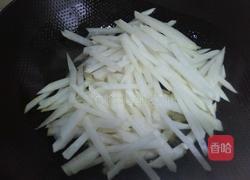 蒜香萝卜条的做法图解2