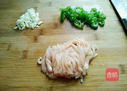 木耳炒鸡丝的做法图解2