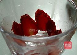 草莓芒果酸奶杯的做法图解2