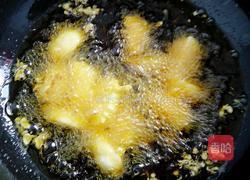 炸熘鸡蛋的做法图解11