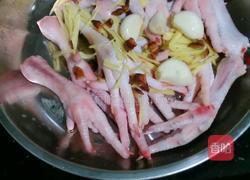 电饭锅煲鸡爪的做法图解1