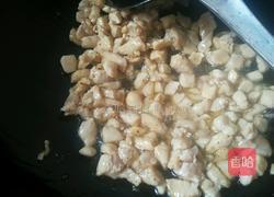 豌豆炒鸡肉的做法图解5