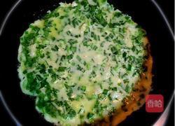 韭菜虾皮鸡蛋饼的做法图解3