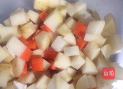 咖喱鸡肉土豆的做法图解1