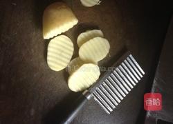 椒盐土豆条的做法图解1