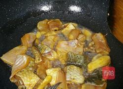 芹菜煮鱼的做法图解2