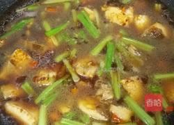 芹菜煮鱼的做法图解4