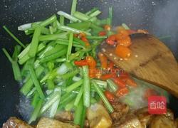 芹菜煮鱼的做法图解3