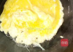 蒜苔炒鸡蛋木耳的做法图解2