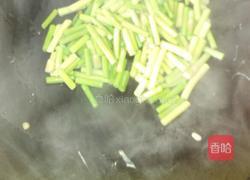 蒜苔炒鸡蛋木耳的做法图解4