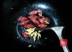 口蘑西兰花炒腊肠的做法图解6