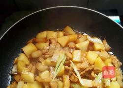 土豆烧肉的做法图解5
