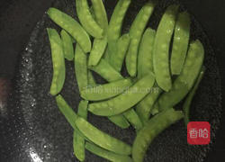 腊肠炒荷兰豆的做法图解3