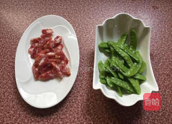 腊肠炒荷兰豆的做法图解2