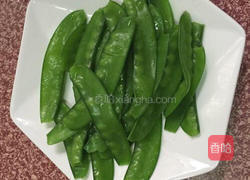 腊肠炒荷兰豆的做法图解4